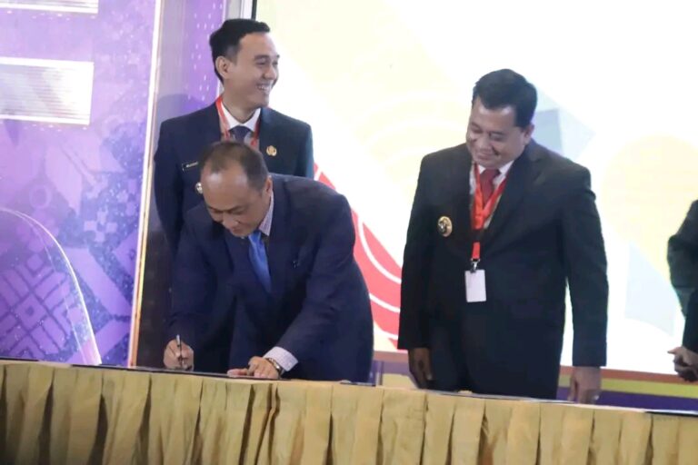 Bupati Banyuasin Tanda Tangani Komitmen Bersama Pembangunan Meritokrasi Instansi Daerah