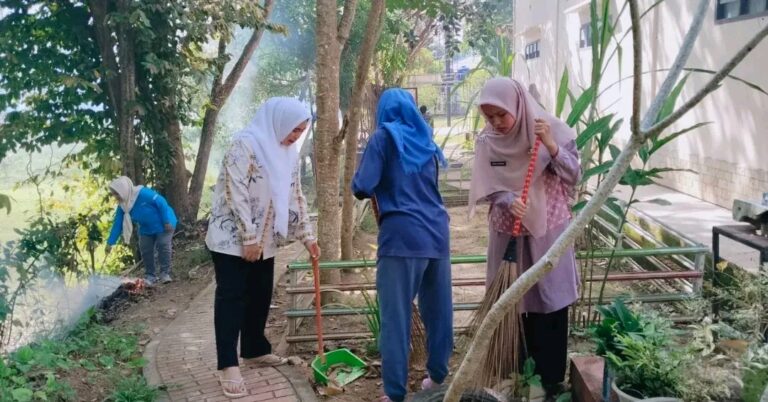 Dinas Kesehatan Banyuasin Gelar Aksi Bersih-Bersih Peringati World Cleanup Day 2025