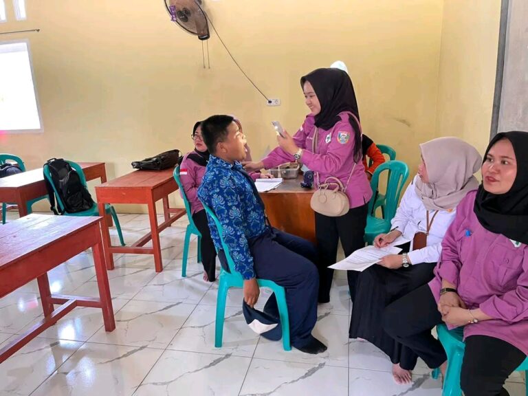 Puskesmas Sukaraja Gelar Cek Kesehatan Gratis dan Bulan Imunisasi Anak Sekolah di Desa Teluk Tenggulang