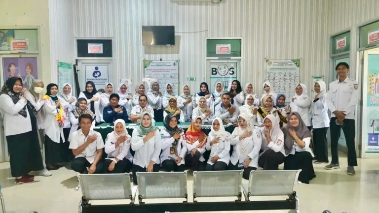 KADINKES BANYUASIN LAKUKAN KUNJUNGAN KERJA DAN MONEV BMD & BLUD DI PUSKESMAS PENGUMBUK
