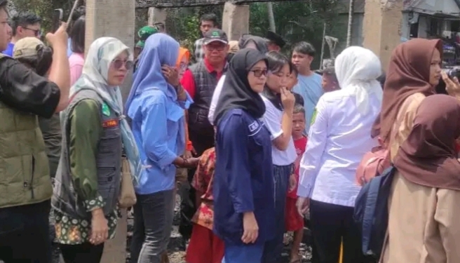 Dinkes Banyuasin Dampingi Wakil Bupati Tinjau Lokasi Kebakaran di Desa Tanjung Lago