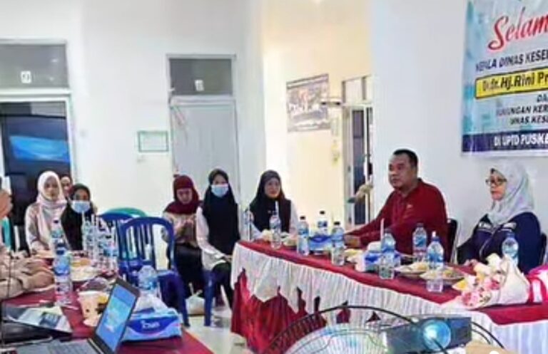 DISIPLIN PONDASI UTAMA PELAYANAN, KADINKES BANYUASIN LAKUKAN PEMBINAAN KE PUSKESMAS SIDOMULYO