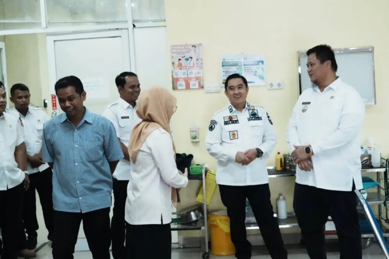 Hari Pertama Kerja Usai Lebaran, Sekda Banyuasin Sidak Pelayanan Publik di Talang Kelapa