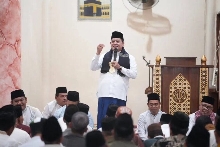 Safari Ramadan dan Nuzulul Qur’an di Betung, Bupati Askolani Serap Aspirasi Warga dan Salurkan Bantuan