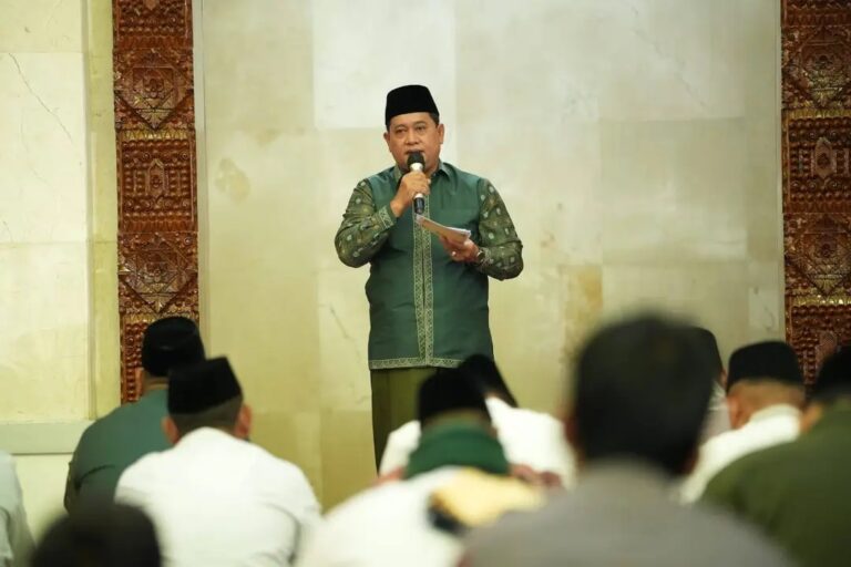 Bupati Askolani Shalat Idul Adha dan Serahkan Hewan Qurban 