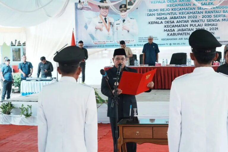 Bupati Askolani Lantik 4 Kades PAW, Tegaskan Pelayanan Masyarakat Harus Jadi Prioritas
