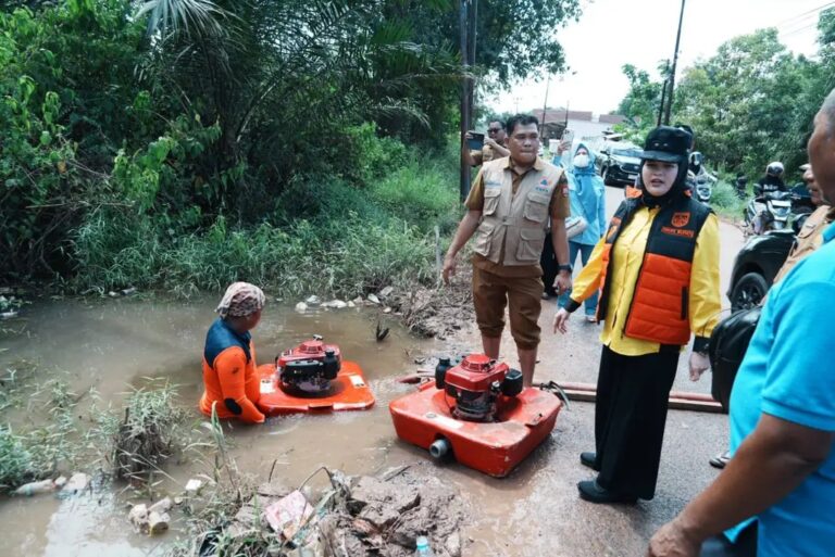 Gerak Cepat! Wabup Netta Indian Tinjau Penyebab Banjir