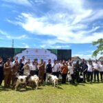 PT Tirta Fresindo Jaya Plant Banyuasin Salurkan 9 Ekor Kambing Qurban untuk Warga Sekitar