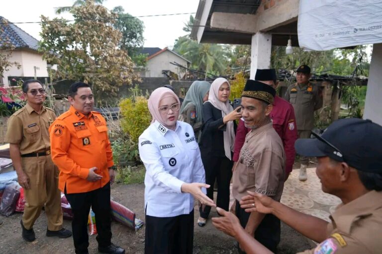 Gerak Cepat! Wabup Netta Santuni Korban Kebakaran Pangkalan Gelebak