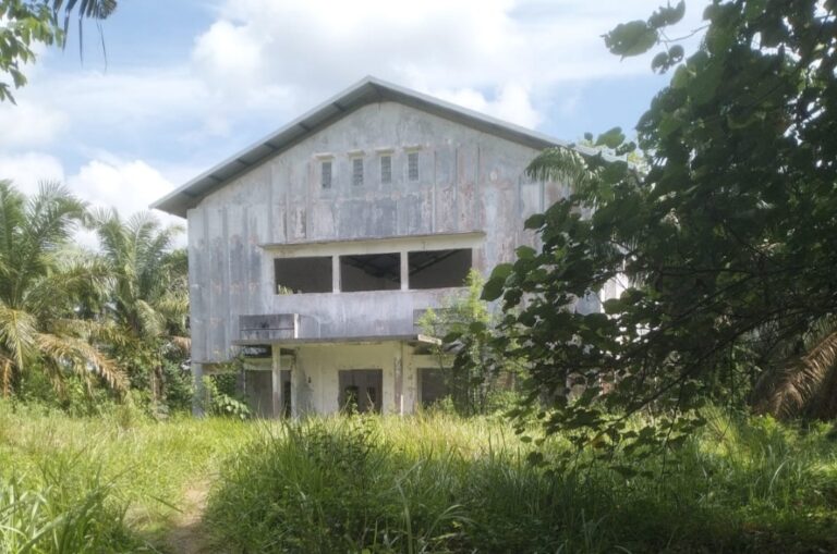 Gedung Serbaguna Ngulak I Terbengkalai, Warga Soroti Pembiaran Aset Publik di Depan Kantor Camat Sanga Desa