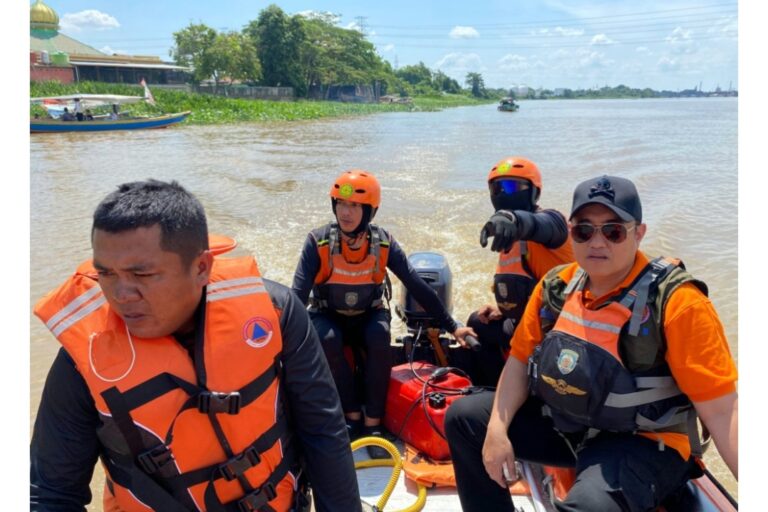 Kalaksa BPBD Banyuasin Pimpin Langsung Pencarian Korban Tenggelam di Sungai 