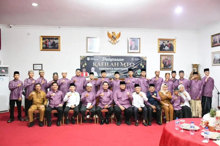 LEPAS 64 KAFILAH MTQ KE LAHAT, BUPATI ASKOLANI TARGETKAN PRESTASI TERBAIK