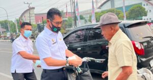 Cegah Dampak Kabut Asap, BKPSDM Muba Bagikan Masker ke Masyarakat