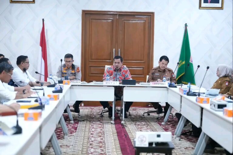 Bupati Askolani Pimpin Mediasi Tuntutan Plasma Tiga Desa ke PTPN 7 Betung Kerawo