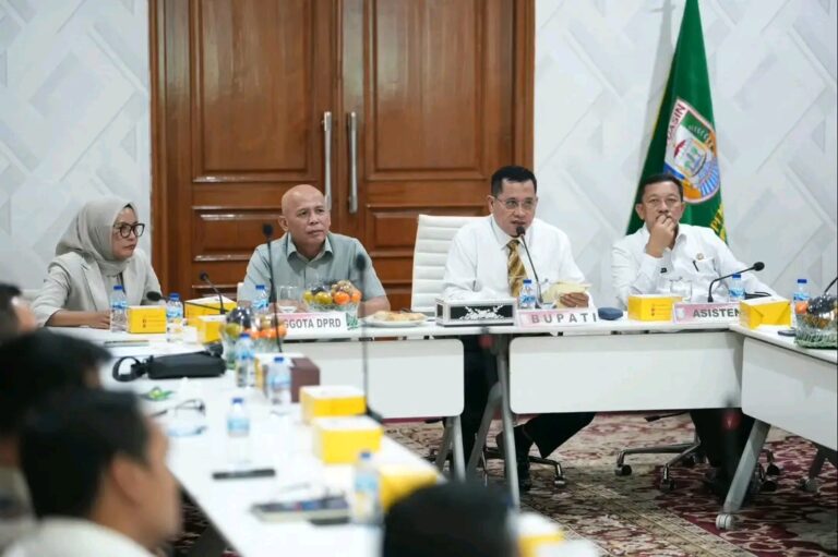 Bupati Askolani Bahas Perbaikan Jalan Simpang Sungai Dua–SP RSA